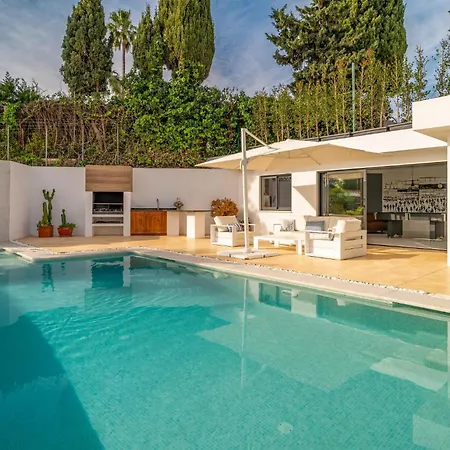 Nyaraló Awesome In With Heated Swimming Pool *